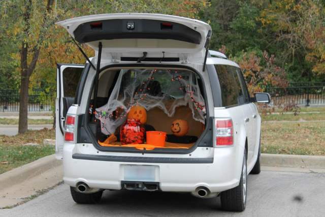 Trunk or Treat Decorating